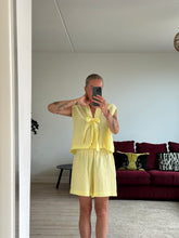 Afbeelding in Gallery-weergave laden, SET: SUE WAISTCOAT &amp; NOVÈL SHORT - Yellow moussline
