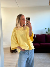 Afbeelding in Gallery-weergave laden, LENNY T-SHIRT - Soft yellow
