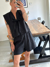 Afbeelding in Gallery-weergave laden, SUE WAISTCOAT - Black
