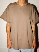 Afbeelding in Gallery-weergave laden, LOVA T-SHIRT - Taupe
