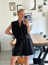 Afbeelding in Gallery-weergave laden, SUE WAISTCOAT - Black
