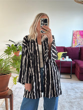 Afbeelding in Gallery-weergave laden, JUNE ROBE - Big stripes

