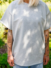 Afbeelding in Gallery-weergave laden, LOVA T-SHIRT - Light grey

