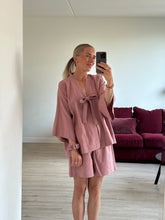 Afbeelding in Gallery-weergave laden, BOWIE ROBE - Dusty pink
