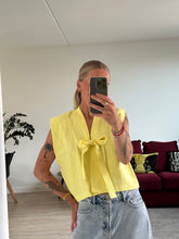 Afbeelding in Gallery-weergave laden, SET: SUE WAISTCOAT &amp; NOVÈL SHORT - Yellow linen
