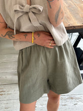 Afbeelding in Gallery-weergave laden, NOVÈL SHORTS - Khaki
