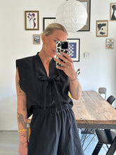 Afbeelding in Gallery-weergave laden, SUE WAISTCOAT - Black
