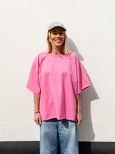 Afbeelding in Gallery-weergave laden, COCO T-SHIRT - Pink
