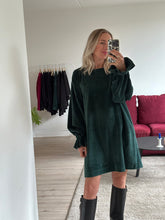 Afbeelding in Gallery-weergave laden, MAE SWEATDRESS - Bottle
