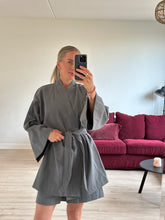 Afbeelding in Gallery-weergave laden, JUNE ROBE - Grey

