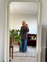 Afbeelding in Gallery-weergave laden, JUNE ROBE - Big stripes
