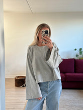 Afbeelding in Gallery-weergave laden, JAZZ SWEATER - Licht grey
