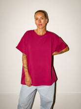 Afbeelding in Gallery-weergave laden, LOVA T-SHIRT - Raspberry
