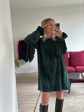 Afbeelding in Gallery-weergave laden, MAE SWEATDRESS - Bottle
