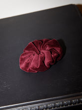 Afbeelding in Gallery-weergave laden, SCRUNCHIE - Burgundy
