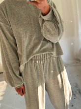 Afbeelding in Gallery-weergave laden, VIDA SWEATER - Light grey
