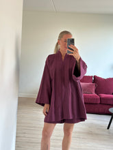 Afbeelding in Gallery-weergave laden, JUNE ROBE - Aubergine
