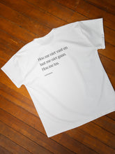 Afbeelding in Gallery-weergave laden, LODxLOIS T-shirt - Hou me los / off-white

