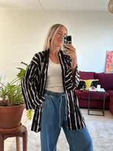 Afbeelding in Gallery-weergave laden, JUNE ROBE - Big stripes
