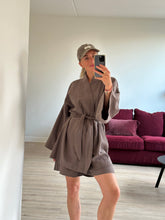 Afbeelding in Gallery-weergave laden, JUNE ROBE - Dusty brown
