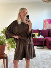 Afbeelding in Gallery-weergave laden, LENNY T-SHIRT - Brown
