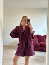 Afbeelding in Gallery-weergave laden, BOWIE ROBE - Aubergine
