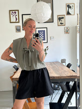 Afbeelding in Gallery-weergave laden, SUE WAISTCOAT - Khaki
