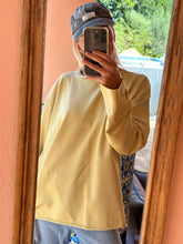 Afbeelding in Gallery-weergave laden, HOLLY LONGSLEEVE - Dusty yellow
