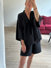Afbeelding in Gallery-weergave laden, BOWIE ROBE - Black
