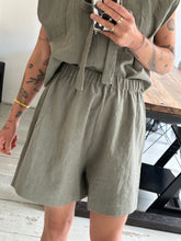Afbeelding in Gallery-weergave laden, NOVÈL SHORTS - Khaki
