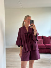 Afbeelding in Gallery-weergave laden, BOWIE ROBE - Aubergine
