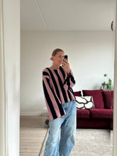 Afbeelding in Gallery-weergave laden, JAZZ SWEATER - Soft pink/Navy velvet
