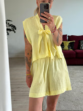 Afbeelding in Gallery-weergave laden, SET: SUE WAISTCOAT &amp; NOVÈL SHORT - Yellow moussline
