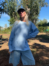 Afbeelding in Gallery-weergave laden, HOLLY LONGSLEEVE - Light blue

