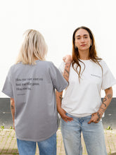 Afbeelding in Gallery-weergave laden, LODxLOIS T-shirt - Kwetsbaarkracht / off-white
