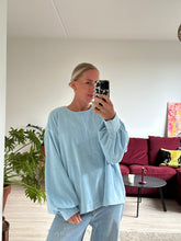Afbeelding in Gallery-weergave laden, MARLEY SWEATER - Soft blue

