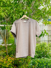 Afbeelding in Gallery-weergave laden, LOVA T-SHIRT - Light taupe
