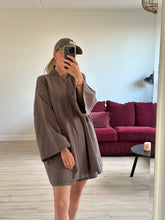 Afbeelding in Gallery-weergave laden, JUNE ROBE - Dusty brown
