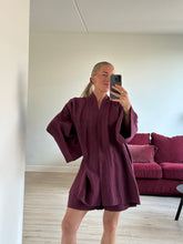 Afbeelding in Gallery-weergave laden, JUNE ROBE - Aubergine
