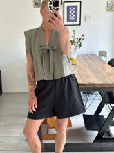 Afbeelding in Gallery-weergave laden, SUE WAISTCOAT - Khaki
