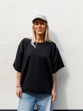 Afbeelding in Gallery-weergave laden, COCO T-SHIRT - Black
