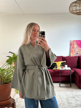 Afbeelding in Gallery-weergave laden, JUNE ROBE - Khaki
