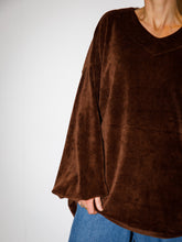 Afbeelding in Gallery-weergave laden, ROWAN SWEATER - Chocolate
