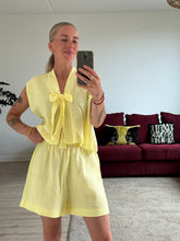 Afbeelding in Gallery-weergave laden, SUE WAISTCOAT - Yellow mousseline
