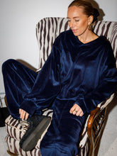 Afbeelding in Gallery-weergave laden, ROWAN SWEATER - Dark blue
