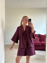 Afbeelding in Gallery-weergave laden, BOWIE ROBE - Aubergine
