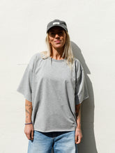 Afbeelding in Gallery-weergave laden, COCO T-SHIRT - Grey
