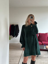 Afbeelding in Gallery-weergave laden, MAE SWEATDRESS - Bottle
