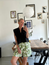 Afbeelding in Gallery-weergave laden, NOVÈL SHORTS - Green tie-dye

