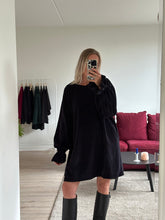 Afbeelding in Gallery-weergave laden, MAE SWEATDRESS - Black
